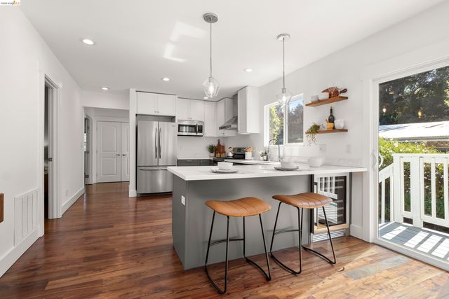 3920 Edgemoor Pl, Oakland, CA 94605