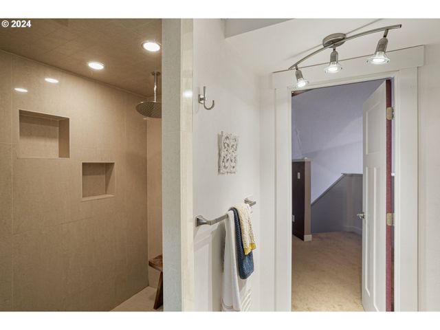 7184 BATTLE CREEK Rd Se, Salem, OR 97317