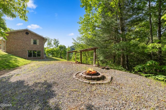 1181 Pine Mountain Road, Sevierville, TN 37862