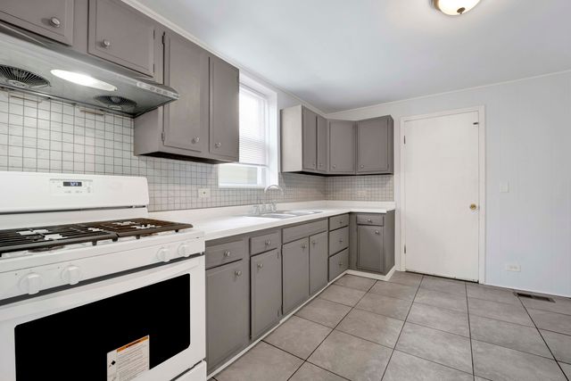 465 W 27th Street 1F, Chicago, IL 60616