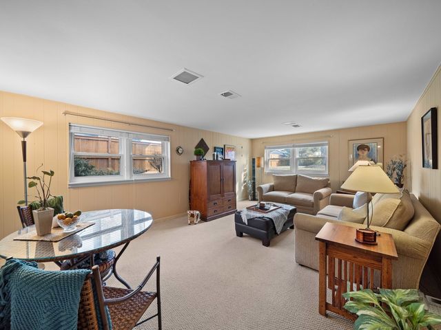 925 N Pecos Avenue, Mount Prospect, IL 60056