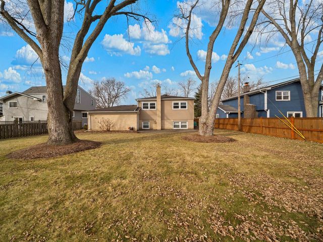 925 N Pecos Avenue, Mount Prospect, IL 60056