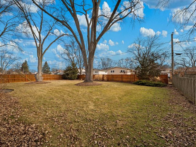 925 N Pecos Avenue, Mount Prospect, IL 60056