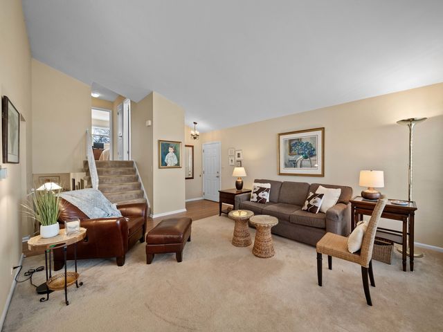 925 N Pecos Avenue, Mount Prospect, IL 60056