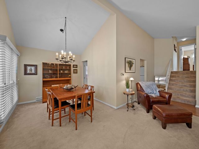 925 N Pecos Avenue, Mount Prospect, IL 60056