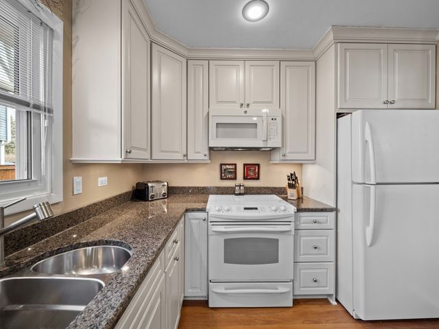 925 N Pecos Avenue, Mount Prospect, IL 60056