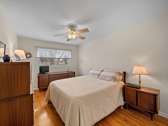 925 N Pecos Avenue, Mount Prospect, IL 60056