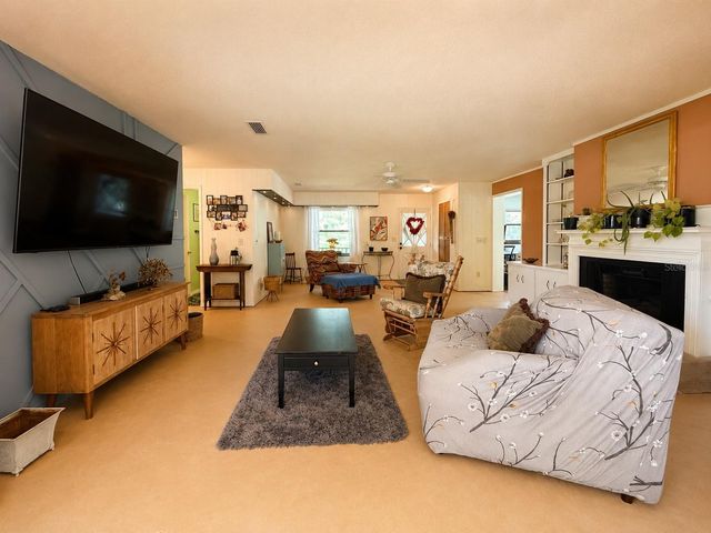 1724 SE 164TH CIRCLE, Ocklawaha, FL 32179