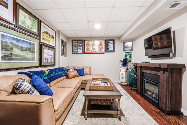 2791 Drake Ct, Hampton, PA 15044