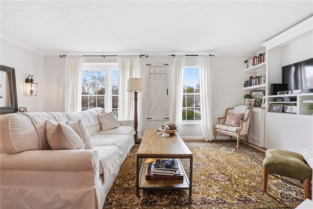 2791 Drake Ct, Hampton, PA 15044