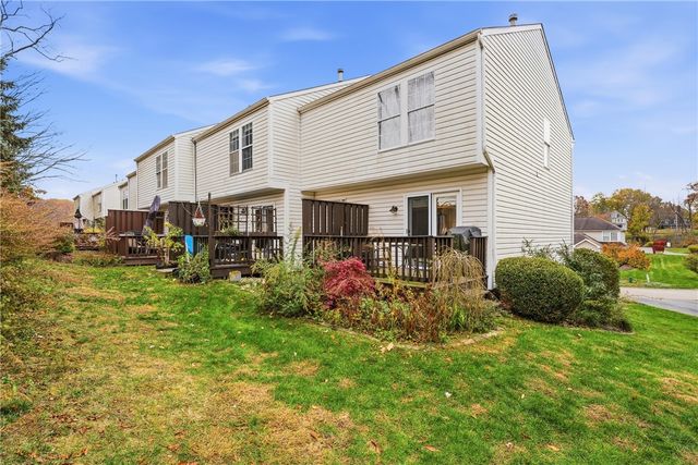 2791 Drake Ct, Hampton, PA 15044