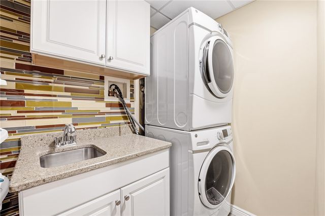 2791 Drake Ct, Hampton, PA 15044