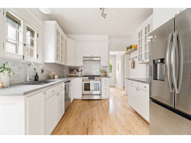 2126 Ne 17TH Ave, Portland, OR 97212