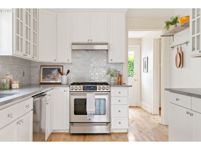 2126 Ne 17TH Ave, Portland, OR 97212