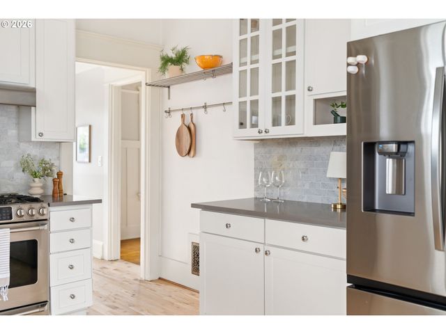 2126 Ne 17TH Ave, Portland, OR 97212