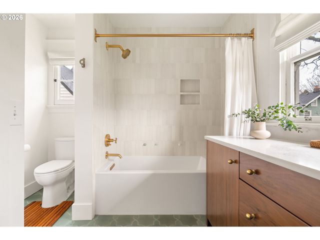 2126 Ne 17TH Ave, Portland, OR 97212