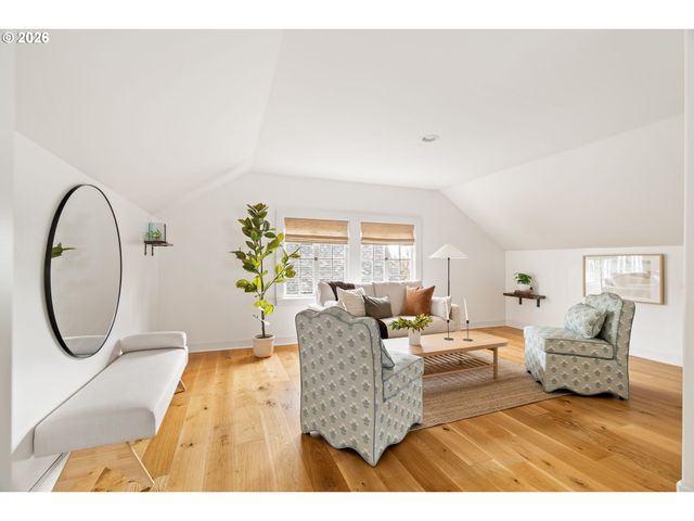 2126 Ne 17TH Ave, Portland, OR 97212