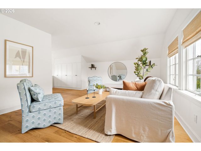 2126 Ne 17TH Ave, Portland, OR 97212