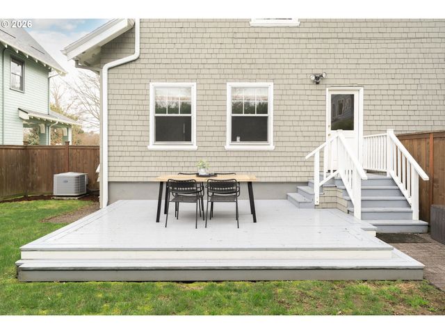 2126 Ne 17TH Ave, Portland, OR 97212