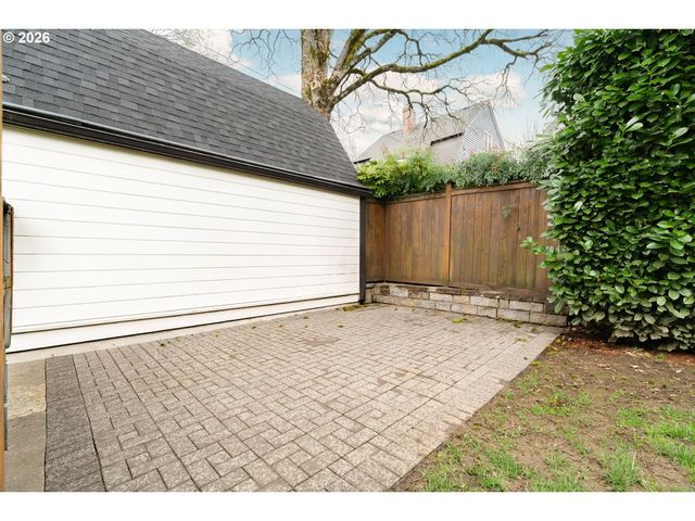 2126 Ne 17TH Ave, Portland, OR 97212