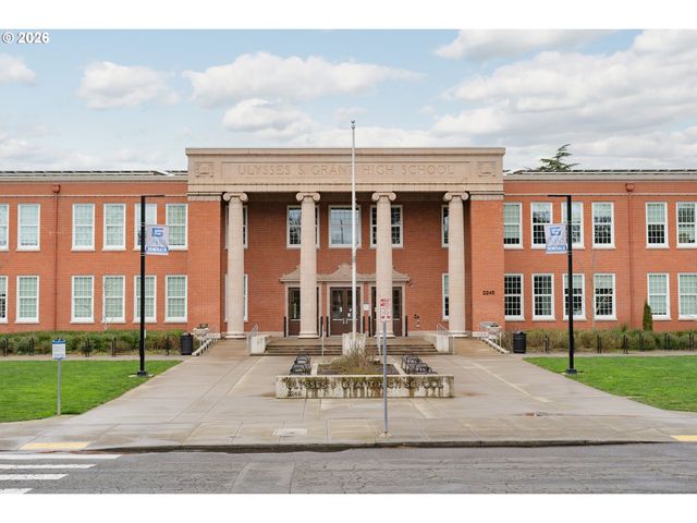 2126 Ne 17TH Ave, Portland, OR 97212