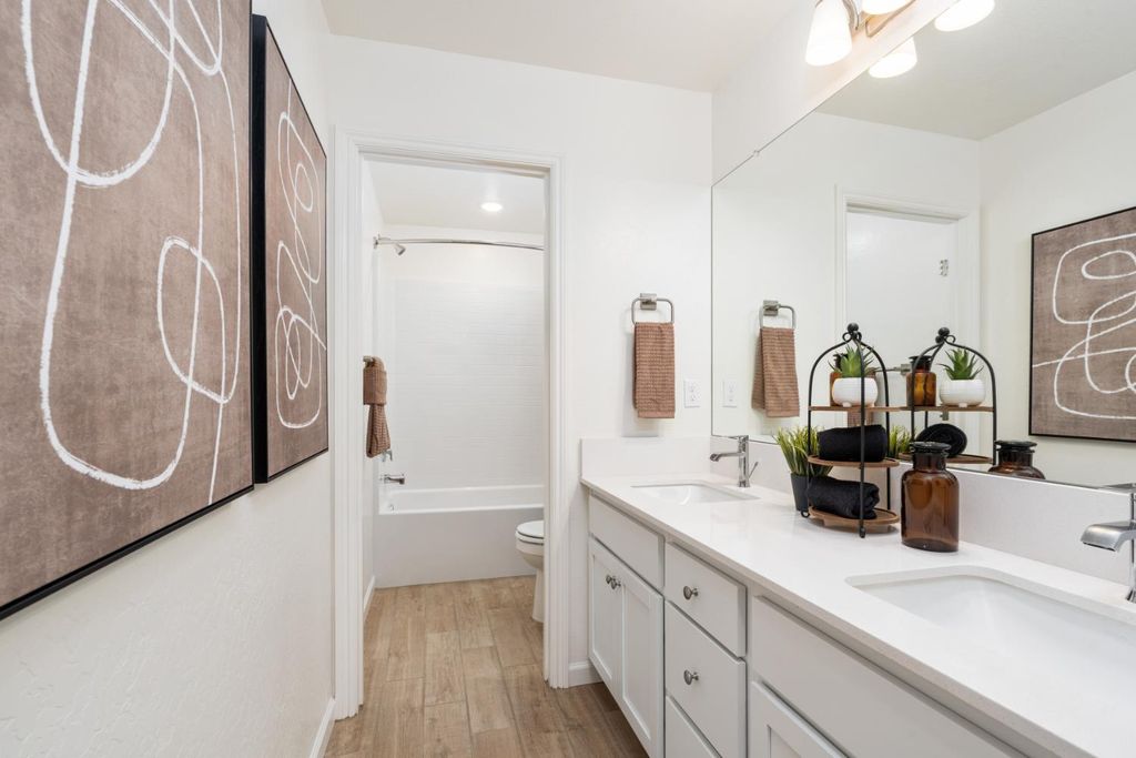 Image 20 of property listing at 2105 N Wagon Lane, Clovis, CA 93619