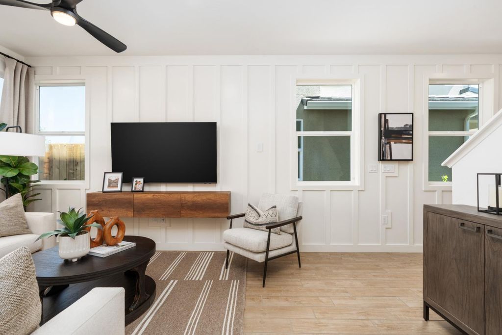 Image 5 of property listing at 2105 N Wagon Lane, Clovis, CA 93619