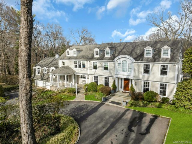 10 Redmond Lane, Oyster Bay, NY 11771