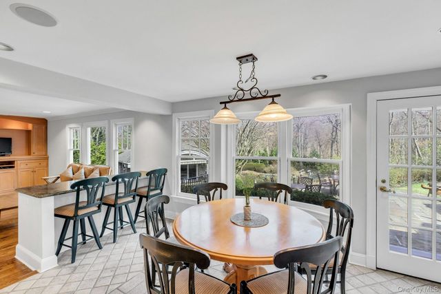 10 Redmond Lane, Oyster Bay, NY 11771