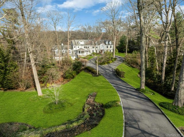 10 Redmond Lane, Oyster Bay, NY 11771
