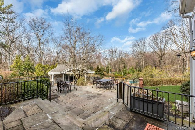10 Redmond Lane, Oyster Bay, NY 11771