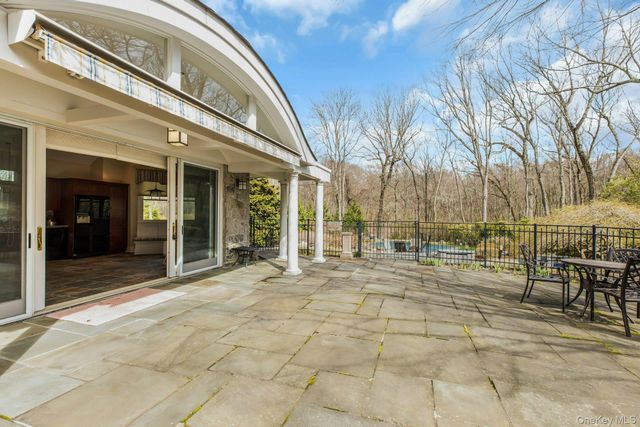 10 Redmond Lane, Oyster Bay, NY 11771