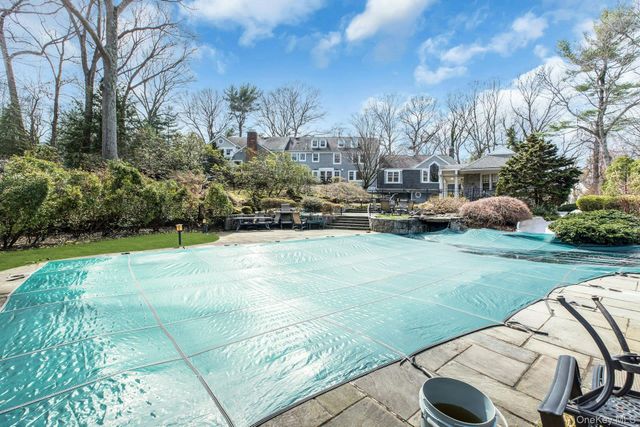 10 Redmond Lane, Oyster Bay, NY 11771