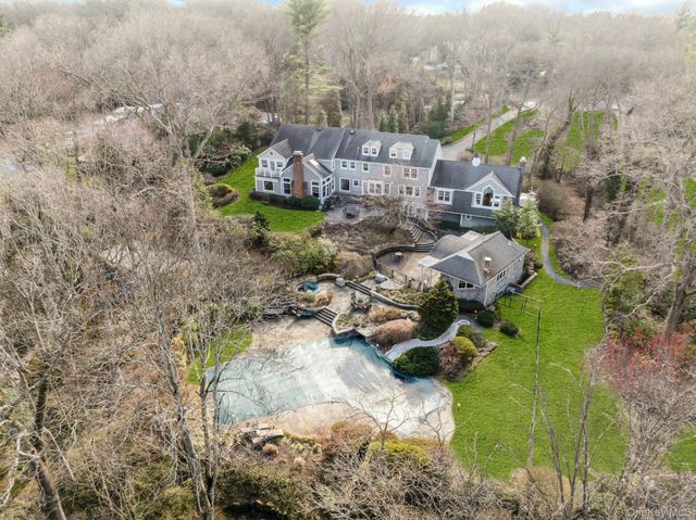 10 Redmond Lane, Oyster Bay, NY 11771