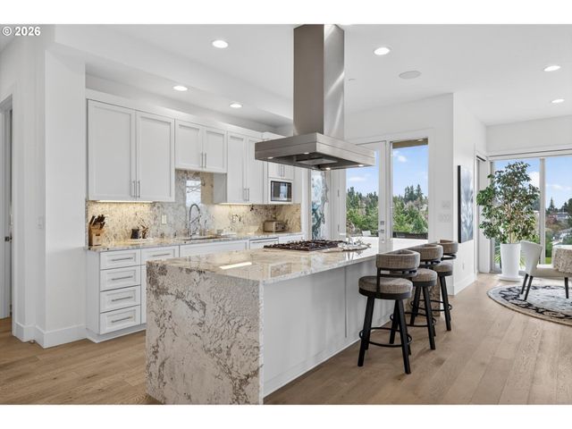 2680 LORINDA Ln, West Linn, OR 97068