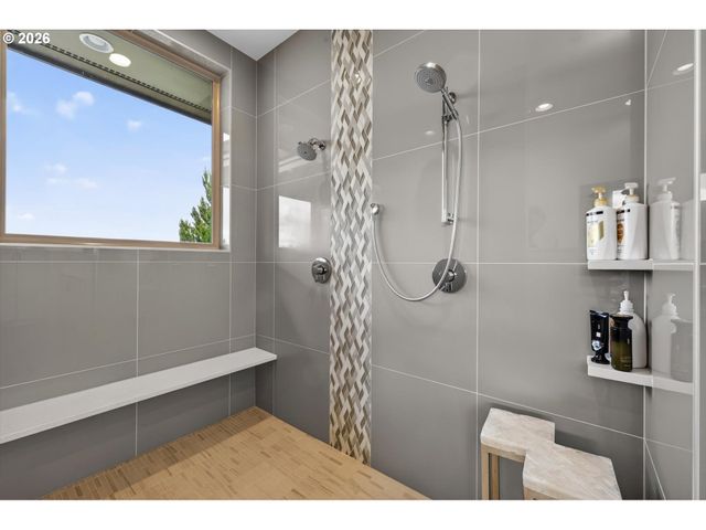 2680 LORINDA Ln, West Linn, OR 97068