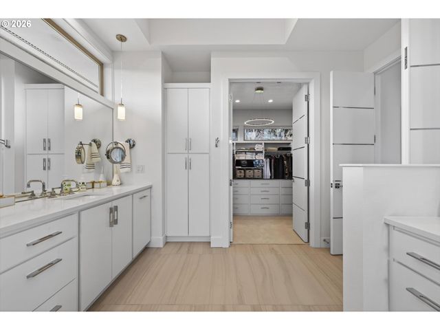 2680 LORINDA Ln, West Linn, OR 97068