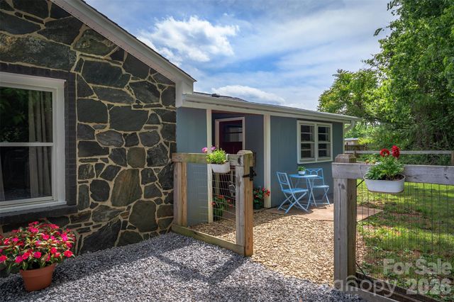477 Emma Road, Asheville, NC 28806