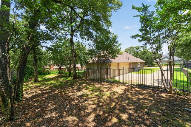 720 Big Horn Trail, Crowley, TX 76036