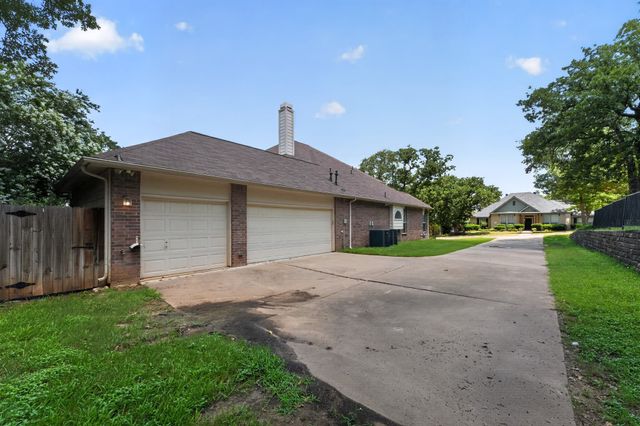 720 Big Horn Trail, Crowley, TX 76036
