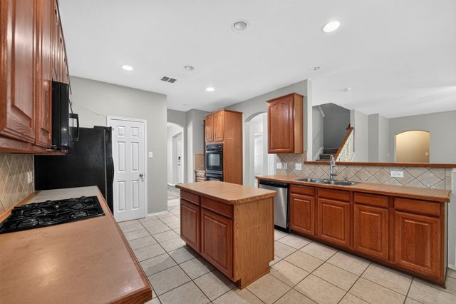 720 Big Horn Trail, Crowley, TX 76036