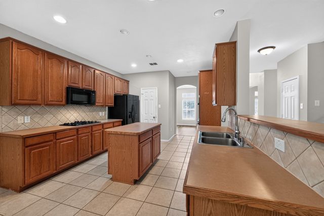 720 Big Horn Trail, Crowley, TX 76036