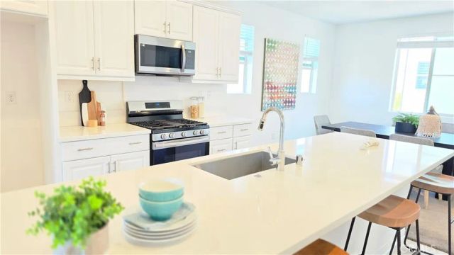 1813 Mesquite Way, Oceanside, CA 92056