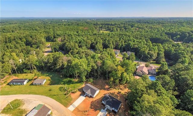 195 Kennedy Estates Road, Carrollton, GA 30116
