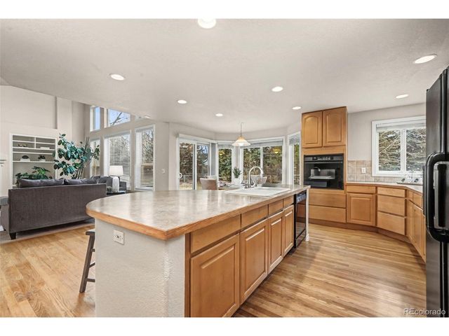 2215 Parkview Dr, Longmont, CO 80504