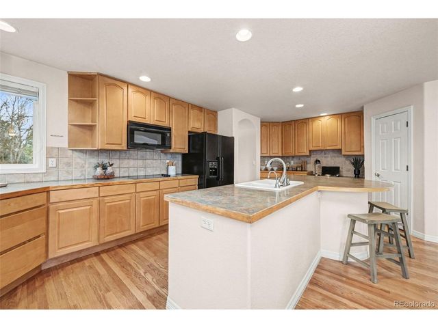 2215 Parkview Dr, Longmont, CO 80504