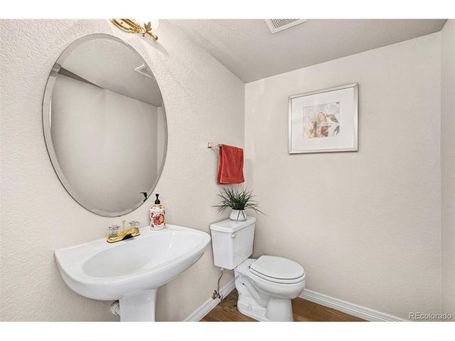 2215 Parkview Dr, Longmont, CO 80504