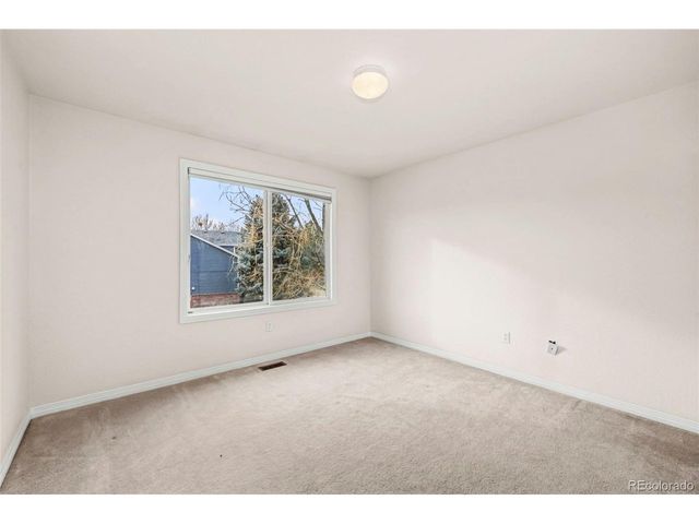 2215 Parkview Dr, Longmont, CO 80504