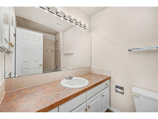 2215 Parkview Dr, Longmont, CO 80504