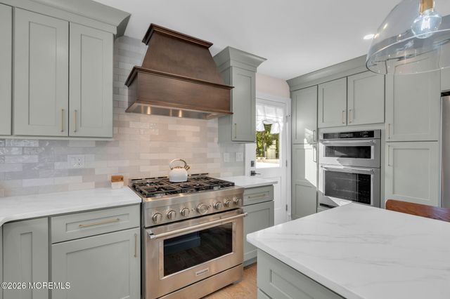 32 Arno Street, Oakhurst, NJ 07755